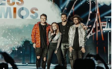 UMusicColombia's tweet photo. ¡Un derroche de color y magia en los Premios #Nick2017 con @addbrunomartini! 😍🤣🤣 ¡Escuchemoooos #Road, su último éxito! 👉 https://t.co/W5uXzwJxSP https://t.co/WBbI0cDm29