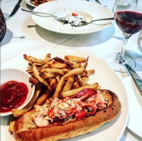 bluonpark's tweet photo. Our Maine Lobster Roll is a house fave. Photo: @1cutnyc https://t.co/lCFaFgHs58