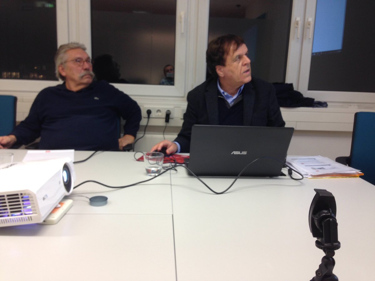 Pirmin52's tweet photo. ...gespannte Blicke beim Meetup Bildung mit dem Vortrag zu @EPALE_EU #lernnetzwerke #Epale_eu https://t.co/w9pOp2Bz3e