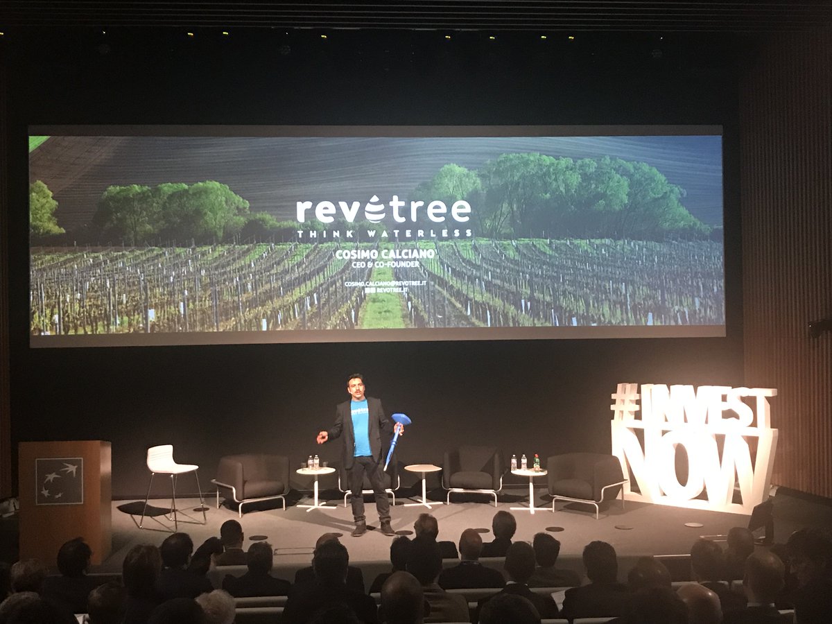 Now pitching: @CosimoCalciano CEO of <a href="/Revotree_agtech/">RevoTree</a> an inexpensive, easy to use, and scalable electronic system equipped with #artificialintelligence for the optimized management of orchard irrigation.💧 #investnow