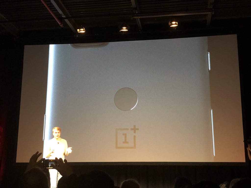 Androidindia's tweet image. Now obviously the fingerprint went at the back and it has the face unlock.