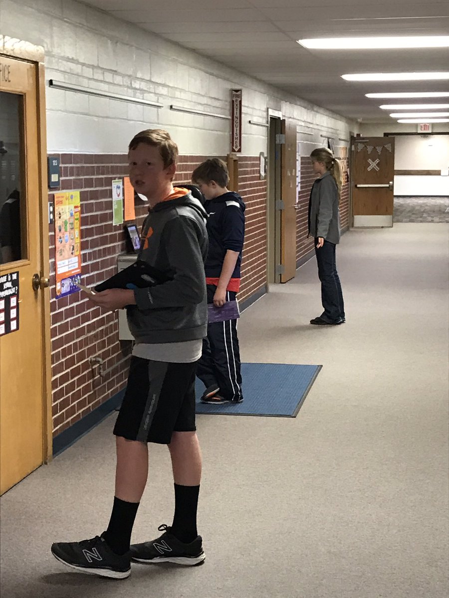 InmanSchools's tweet photo. 6th Grade practicing to give speeches.  #DrivingStudentSuccess via @herronfive https://t.co/9sNG4hPZqm