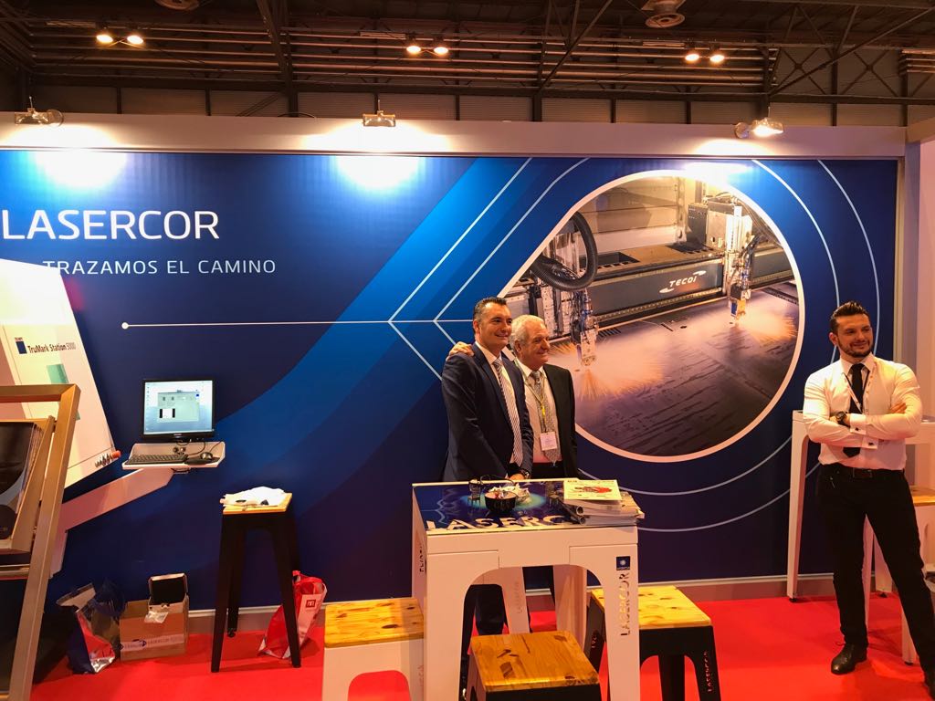 TecoiOfficial's tweet photo. Impresionante exhibición videowall en @MetalMadridEs de la estación #laser de gran formato #TECOI LS-CF con sistema de cambio #automatico
de palet. Muchas gracias Lasercor @corteporlaser Pabellón 4 - C01 / C03 https://t.co/36BhhvlTqV
