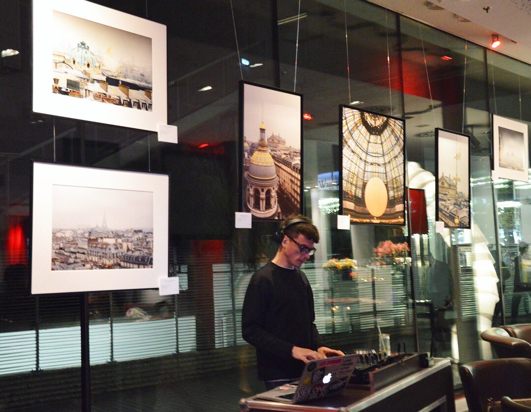 Ren Arc de Triomphe tweet media