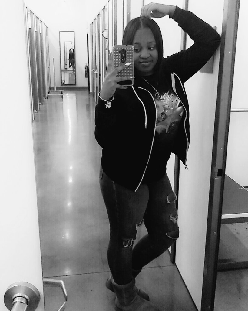 BluntazAPhilly's tweet photo. When you're 5'7 so you don't know if you belong to #TallFemTwitter or #ShortFemTwitter #LGBTBabes https://t.co/ts2v1MnCrc