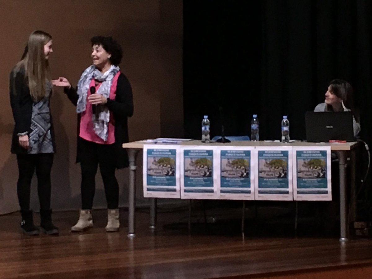 medioambienteZ's tweet photo. El grupo perruno cuenta cómo vive, disfruta y convive con personas y sus perros. Lugar de encuentro y socialización de perros y personas diversas. Se sienten guardeses del Parque. III Jornadas #ParqueOliver 2017.  #olivertambiénesesto https://t.co/8pOFvEb81c