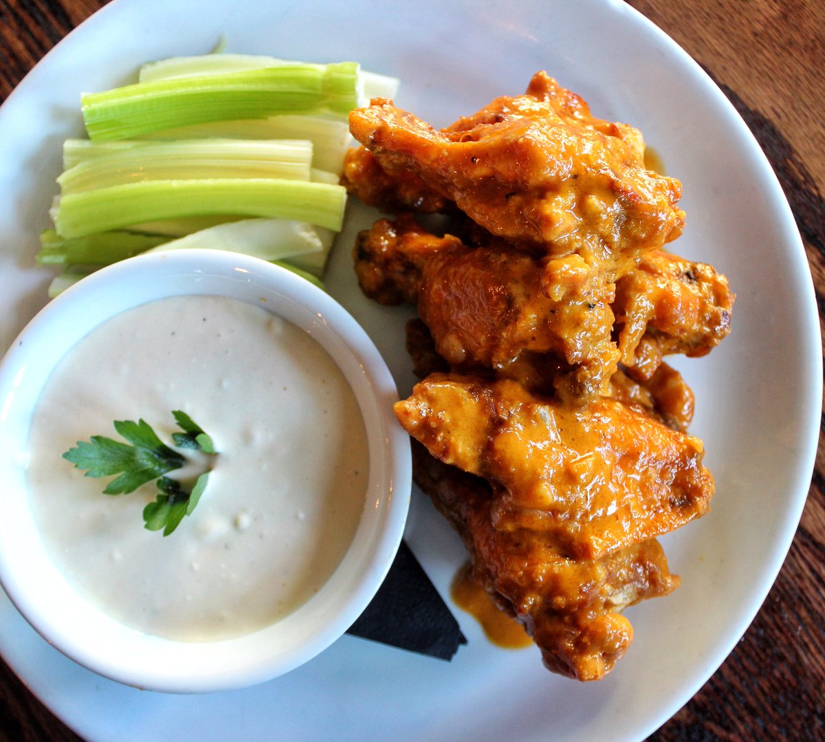 It’s #FootballThursday, who’s up for some Buffalo Chicken Wings? bit.ly/2zMJP0s