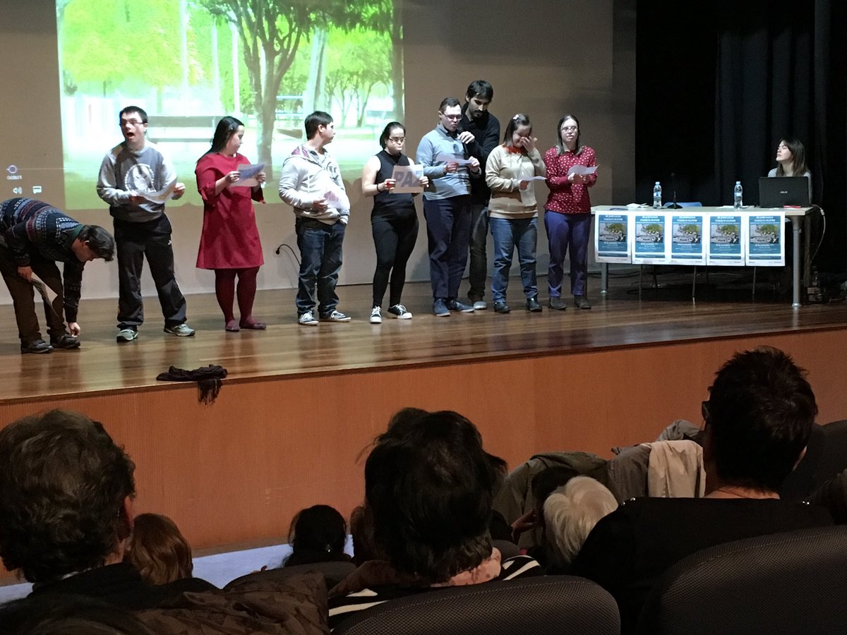 medioambienteZ's tweet photo. Así disfrutan y usan el #ParqueOliver desde Fundación Down Zaragoza. Nos lo cuentan y ponen su increíble videoclip #bolibood . III Jornadas #ParqueOliver 2017.  #olivertambiénesesto https://t.co/QxmNsLzI4L
