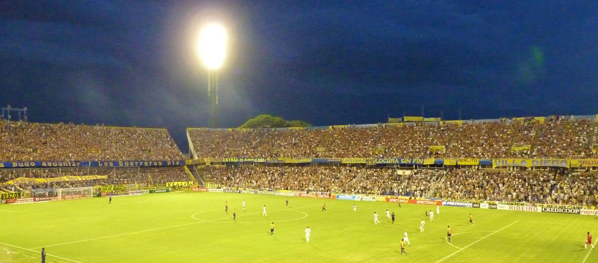 ArroyitoRC's tweet image. A cancha llena en el peor momento de la historia. Acá no hay modas.