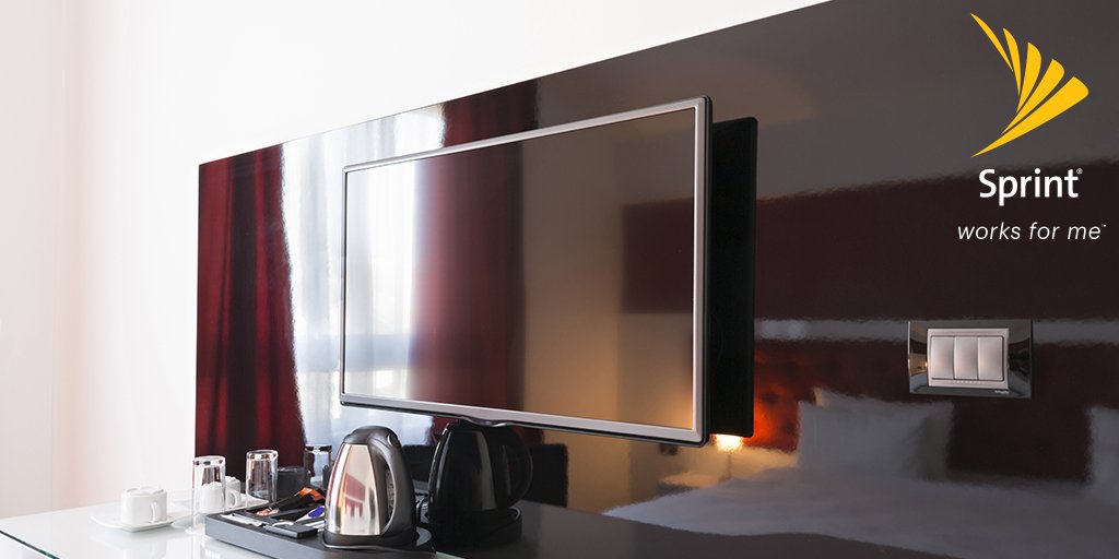 lincoln_sprint's tweet photo. When traveling, did you know you can charge your phone using the TV at the hotel. Many TVs have USB ports. #WorksForMe https://t.co/5S689BiLkq