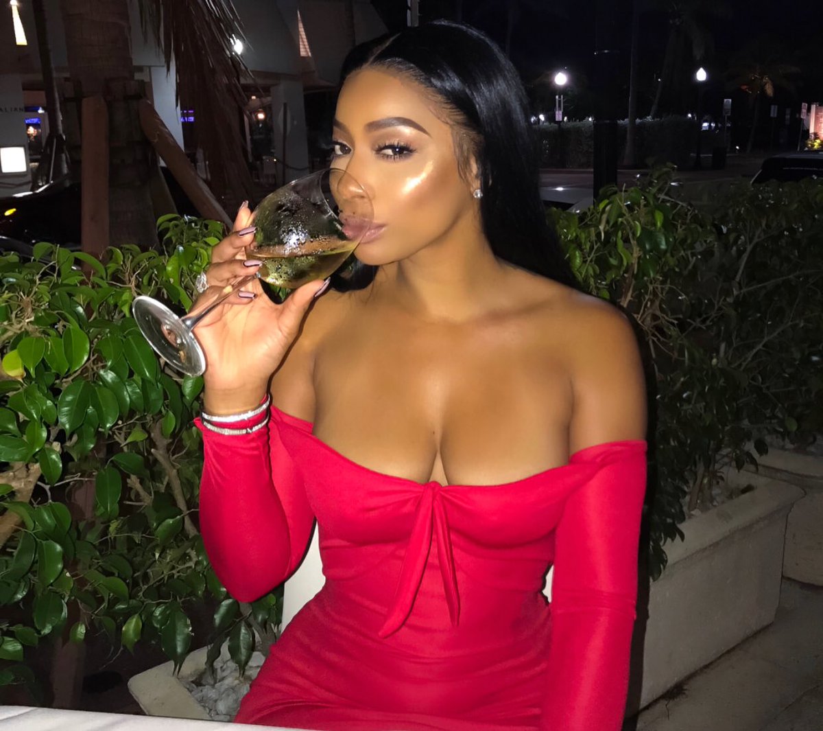 TommieLHHATL's tweet photo. 🥂 https://t.co/oX6sMCFVDt
