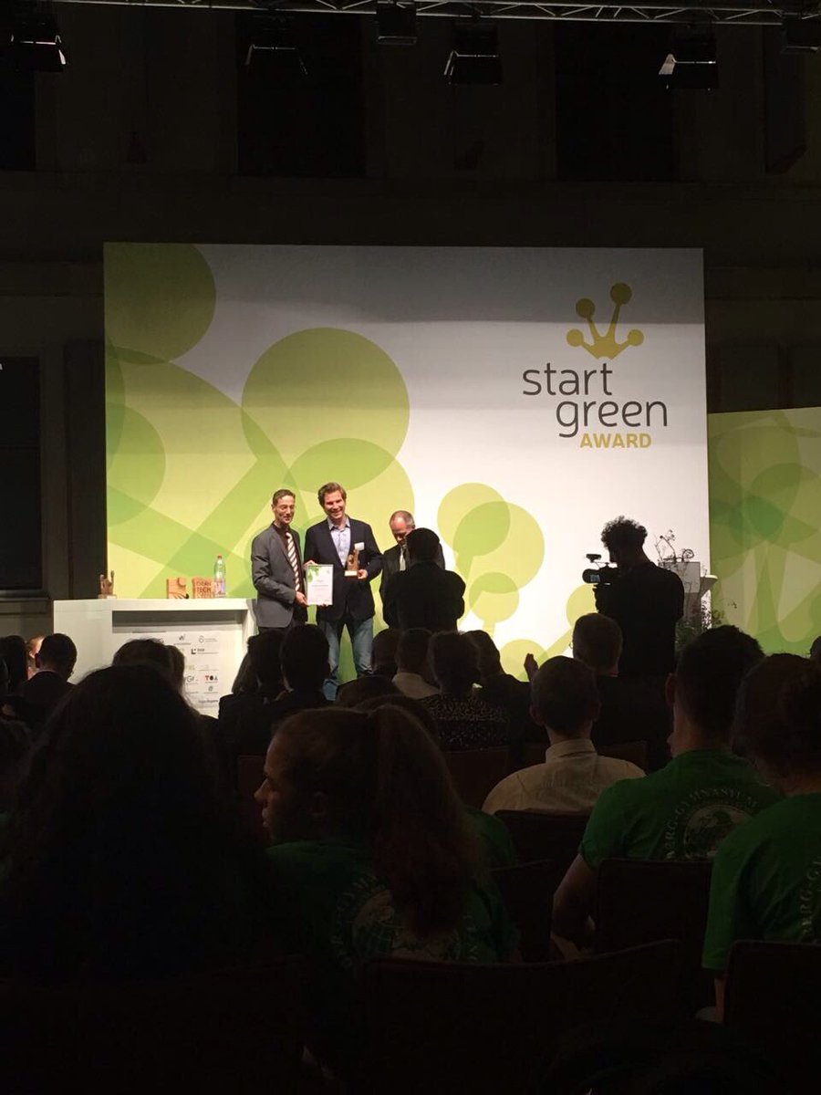StartUpGET's tweet photo. Congrats to our #SET2017 winner @hydrogeniousTEC for winning @start_green_ award 2017!! @bmub https://t.co/SEukxrEQuC