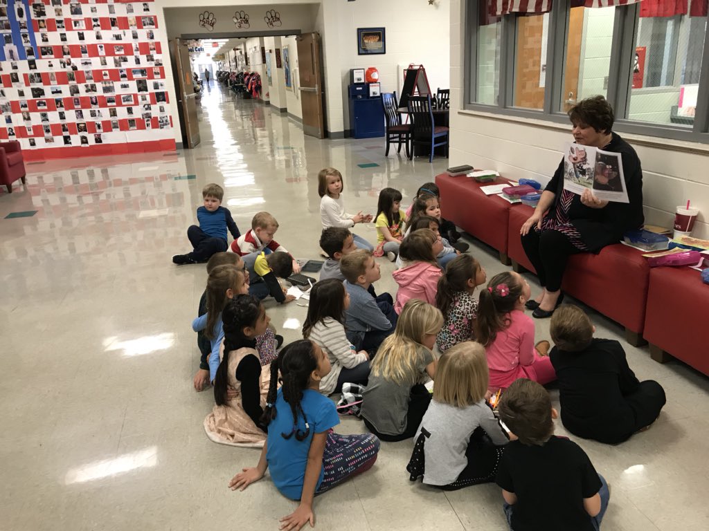 grieppmcb4's tweet photo. Plan B-when student gets sick in the room+chain reaction is about to start #newspaces #improvlearning @McBrideMtnLions https://t.co/xJRXohVH1U