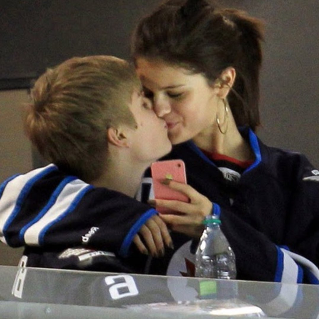 beasterzs's tweet image. Se for pra eu sofrer por jelena eu não vou fazer isso sozinha 

#Jelenaisback