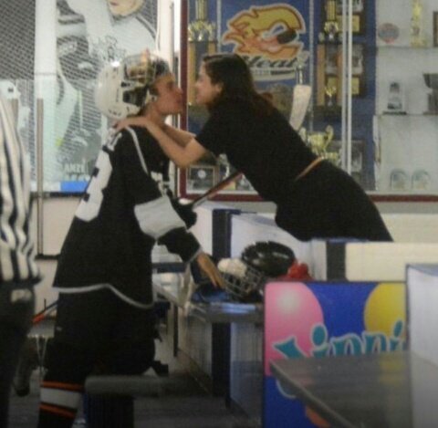 beasterzs's tweet image. Se for pra eu sofrer por jelena eu não vou fazer isso sozinha 

#Jelenaisback