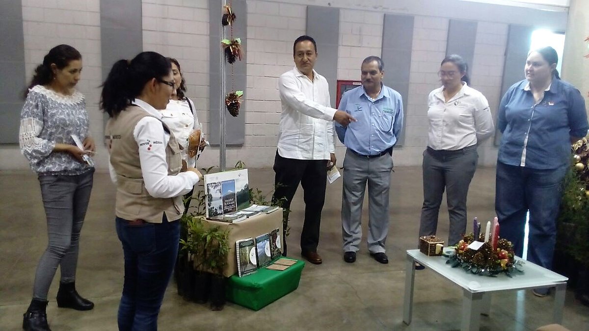 CONAFOR's tweet photo. Participamos  en la XXX Reunión Científica y Tecnológica Agropecuaria, Forestal y Pesquera  de #Veracruz, organizado por  @inifap y 35 instituciones de investigación y gubernamentales,  en la que se muestran los avances científicos y tecnológicos al sector productivo local. https://t.co/DnrPGXbQ4i