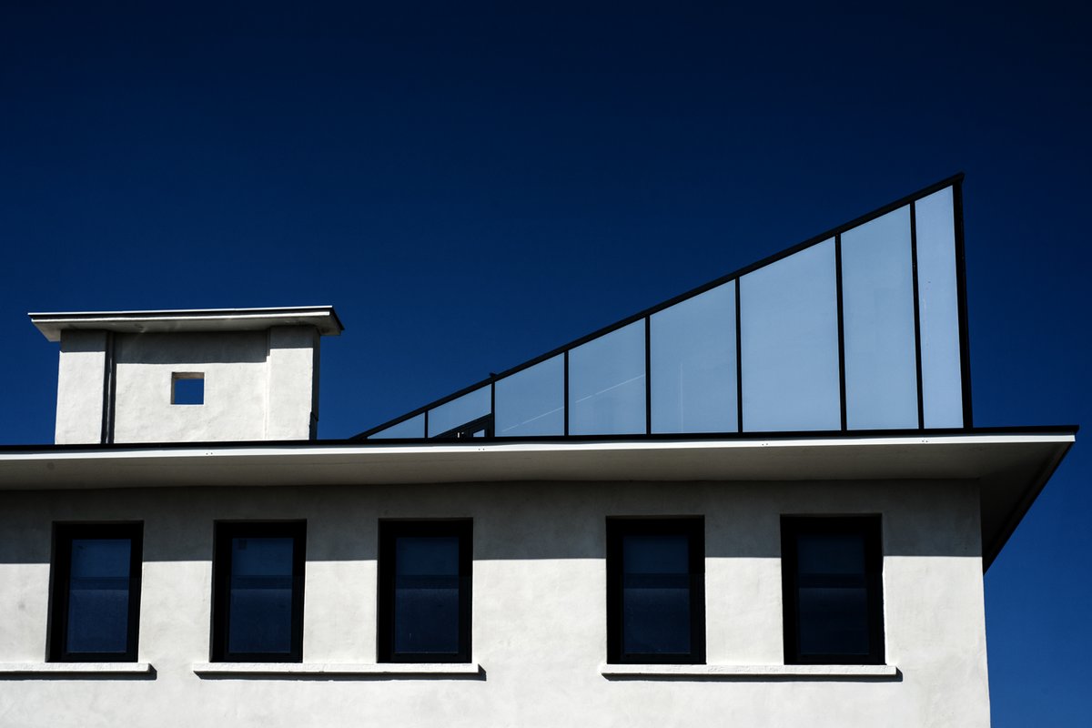 GKepenekian's tweet photo. Présentation à la Confluence du bâtiment « Port Rambaud », réalisé dans l’ancienne Capitainerie rénovée. Il propose dans ce site exceptionnel des rives de Saône une architecture renouvelée et accueillera l’agence Esprit des Sens. La transformation de la Confluence se poursuit ! https://t.co/cCWkoni7hy