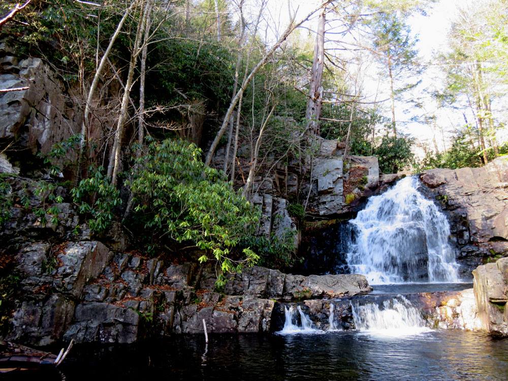 DCNRnews's tweet photo. PA state parks/forests are still beautiful after #PAFallFoliage! Check out this view of #HawkFalls at #HickoryRunStatePark #GetOutdoorsPA https://t.co/tlD0RaEy7s