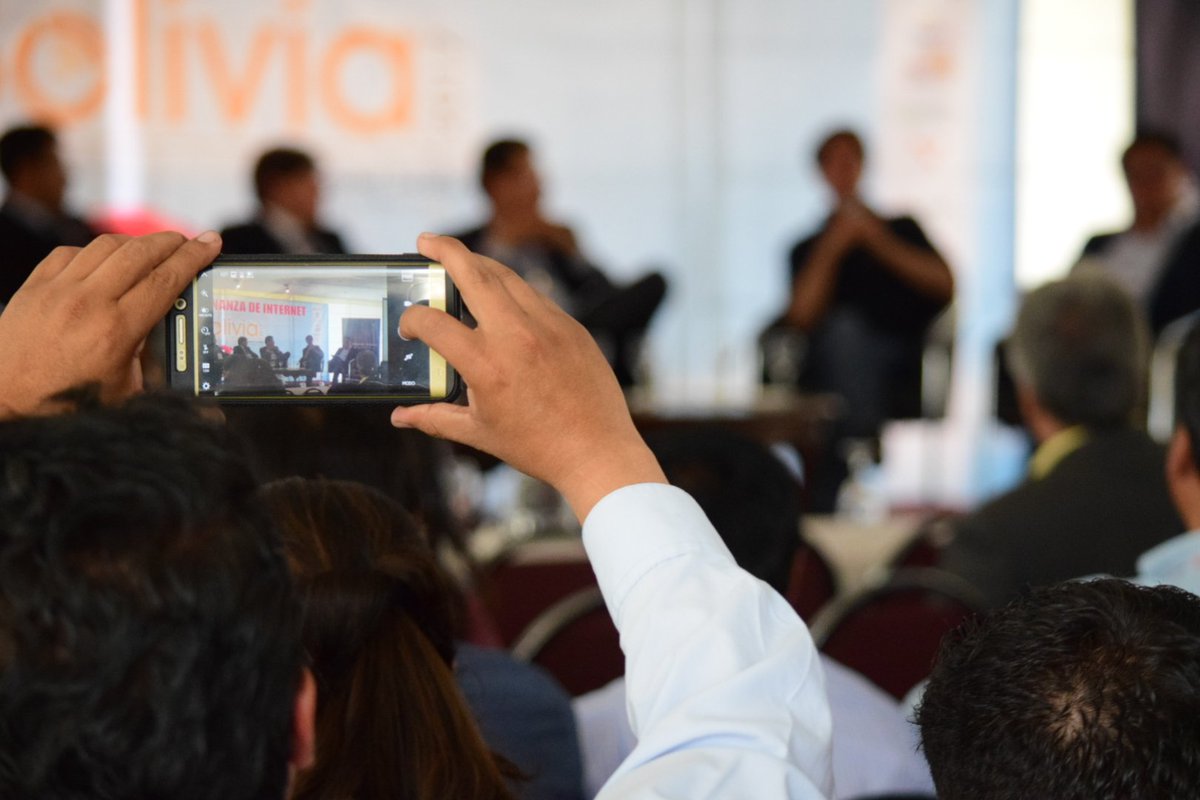 AgeticBolivia's tweet photo. Concluye mesa "Presente y futuro del Ecosistema de Internet en Bolivia" en #IGFBO #FGIBO #EnVivo por https://t.co/tpnhyppaYz https://t.co/zaMPAdWFgt