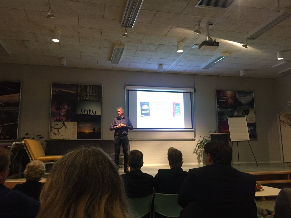 FifthLegal's tweet photo. @rocrivor @ceesbrouwer Goed onderzoek en interessante lezing. Namens @FifthLegal zijn @wan_simone en @marksmits enthousiaste bezoekers van deze bijeenkomst. #herfstlezing https://t.co/Ckx49s9Djg