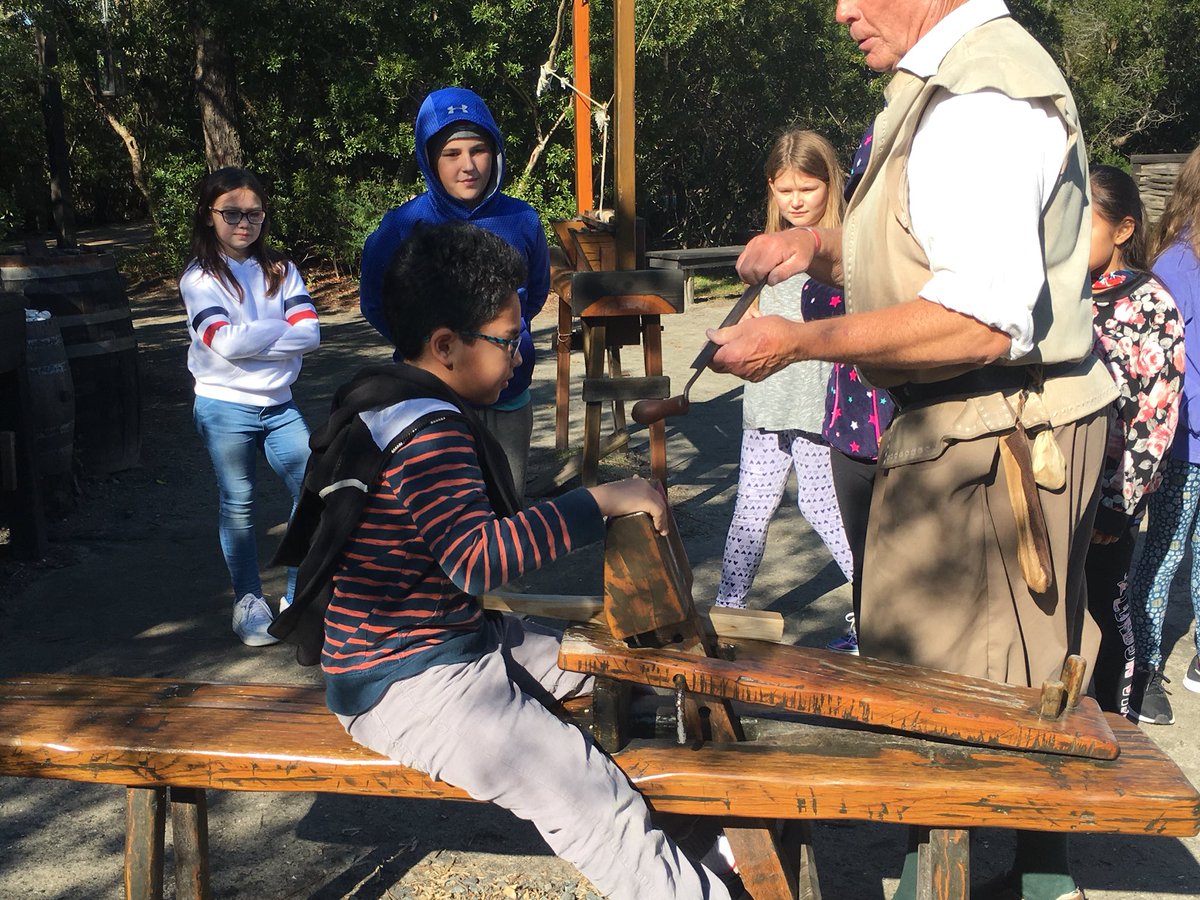 BallanceTeach86's tweet photo. Trying out 16th century tools like the colonists used #nagsheadschool #funtimesinfourthgrade https://t.co/f2MJWHMkxA