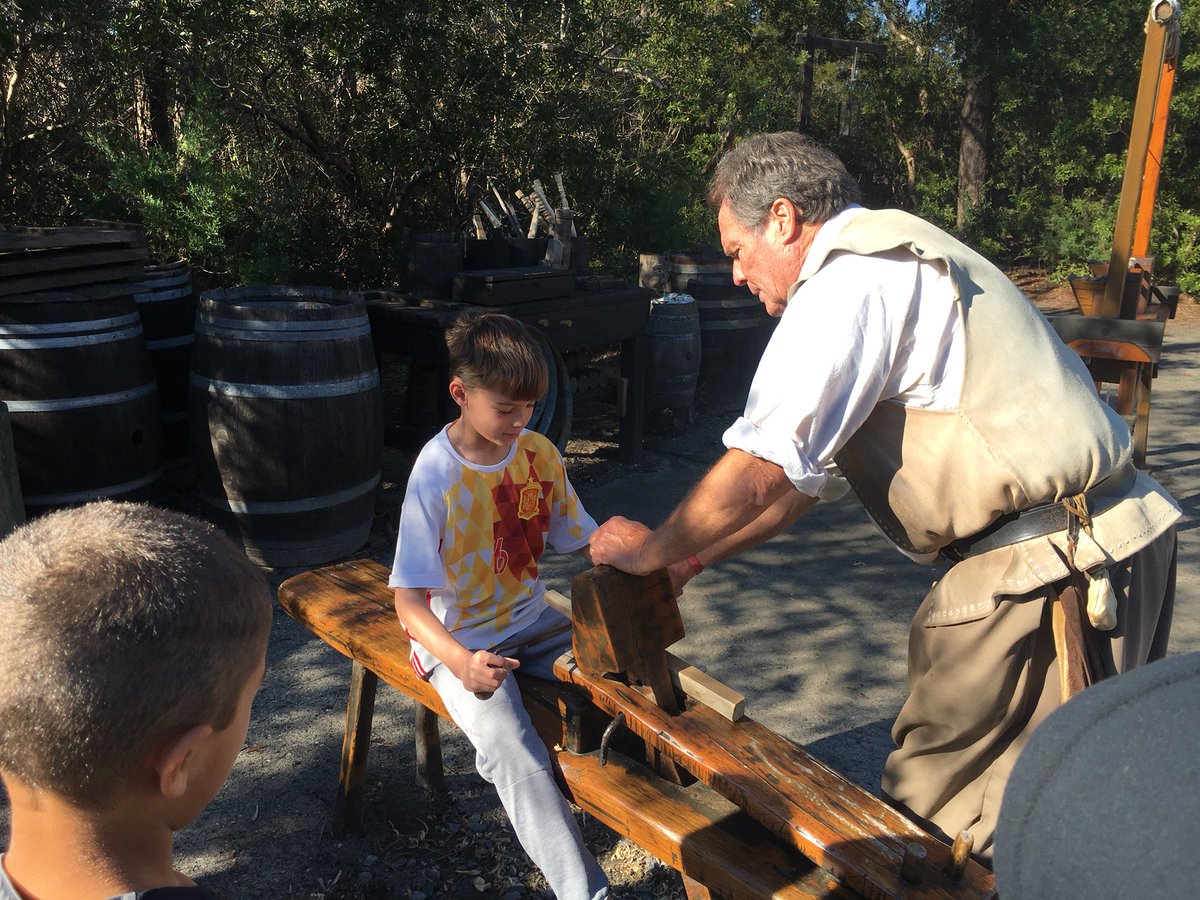 BallanceTeach86's tweet photo. Trying out 16th century tools like the colonists used #nagsheadschool #funtimesinfourthgrade https://t.co/f2MJWHMkxA
