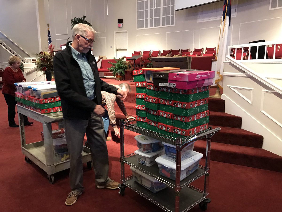 adavillechurch's tweet image. #Adaville packed 225 #OperationChristmasChild Shoeboxes To God be the glory! We are expecting a great harvest from the seeds we have planted through @OCC_shoeboxes 🙏🏻