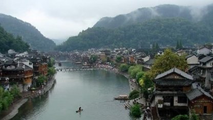 살다 보면
흔히 저지르게 되는
두 가지 실수가
있는데

첫째는
아예 시작도 하지않는
것이고
둘째는
끝까지 하지 않는
것입니다.