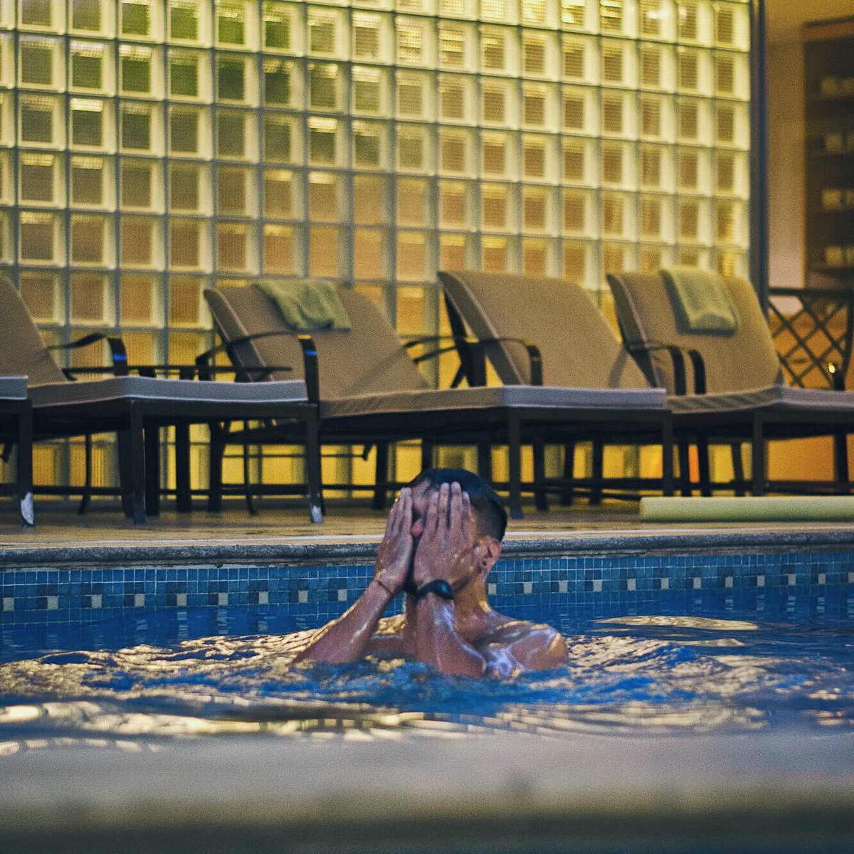 enchupines's tweet photo. Pileta climatizada + Jacuzzi + Masajes = el jueves que todo el mundo se merece en el spa del @hotelmeliabsas 💙 @FplusFc https://t.co/ZbQ4YcNaWO
