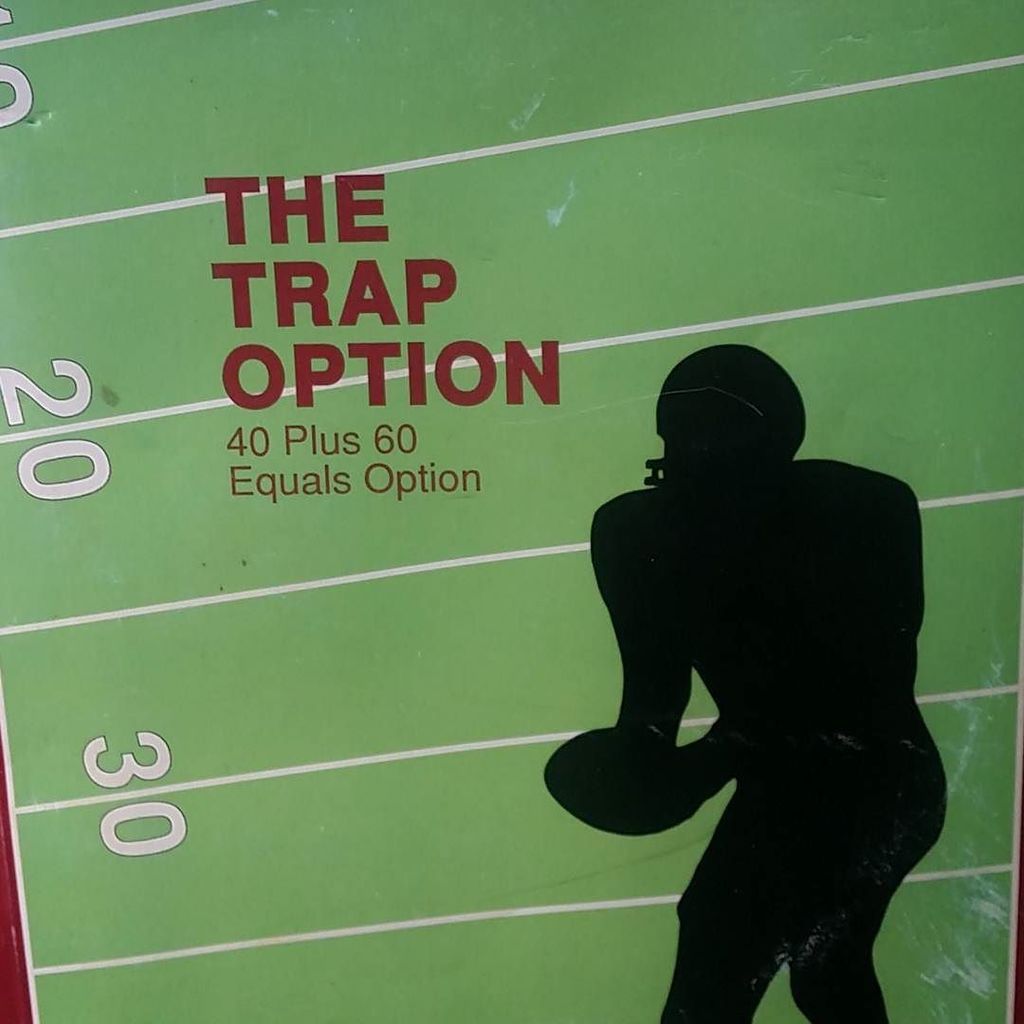 pir8BBQ's tweet image. Finally got a hold of an affordable copy of this great book!

#football #optionfootball #witchita #booksofig #offense ift.tt/2yOZOtI