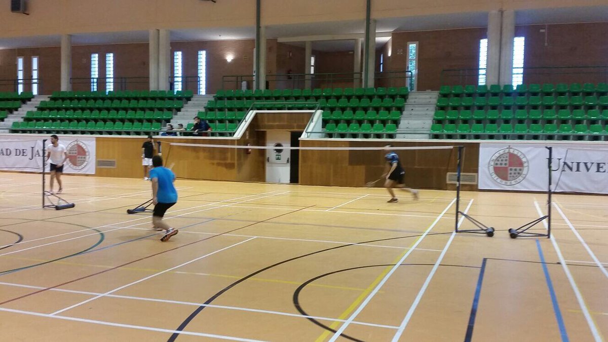 UJA_Deporte's tweet photo. El deporte no para en @ujaen. En juego esta tarde de jueves el Trofeo de Bádminton. #buenambiente #GenUJA #EraUJA #AccionUJA https://t.co/IOBVzdidxU