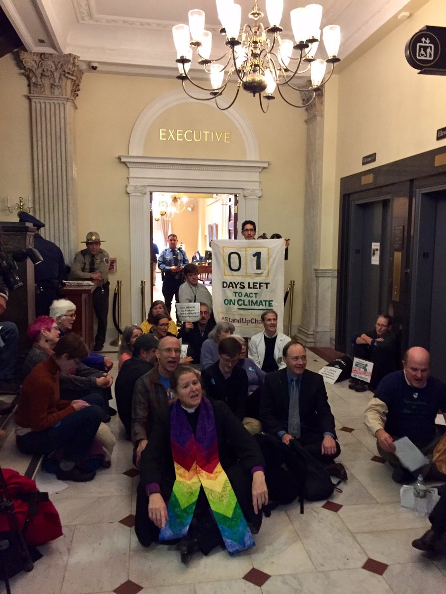 350Mass's tweet photo. So proud to stand (and sing!) for #ClimateAction with hundreds of friends and allies today outside the office of @MassGovernor. #StandUpCharlie! @MAPowerForward @ToxicsAction @UUMassAction @MassSierraClub @CleanH2OMA @massucc @350MassAct https://t.co/WCmFQ6VTvx