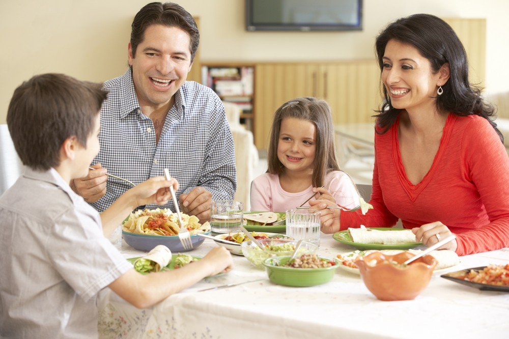 Preparing meals can eat into time spent with your family. We have a compiled our top 3 quick and easy family meals your family will love ow.ly/aJwJ30gxeyl