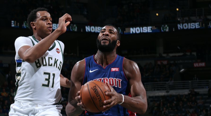 DEFEND HOME COURT!!  All 16 of the Bucks blocks from last night!!  #FearTheDeer https://t.co/m6BWquNvFS