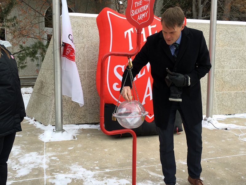 Salvation Army's Kettle Campaign is Underway dlvr.it/Q1JDKg https://t.co/a8DIgaYk3T