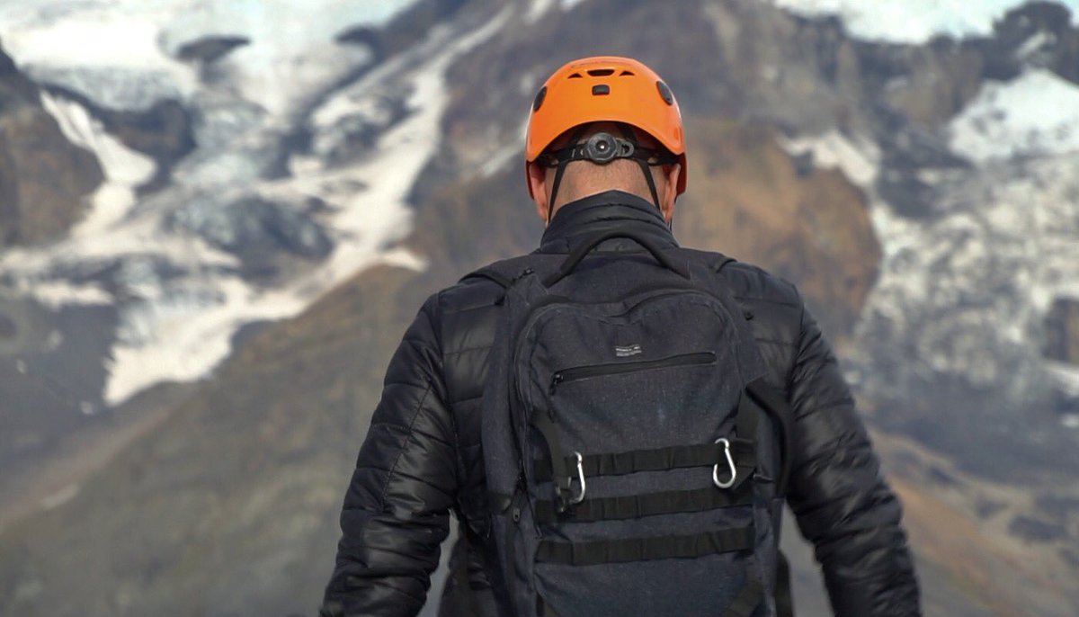 Cuanto más alto, más claro ves las estrellas. Solo somos un puntito en el firmamento. Gracias <a href="/armengoljg/">Jaime García</a> por esta maravillosa foto. Escalando en el Glaciar de #svinafellsjokull #Islandia 🇮🇸