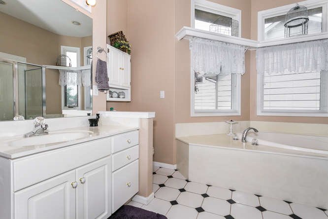 The kitchen is bright and open as well, with tons of cabinetry for all of your storage needs ow.ly/OBXP30gAIzy msg me or call me at 316.804.9003