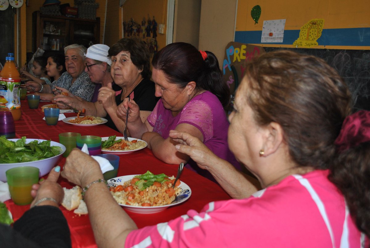 NikoRoman2's tweet photo. Actividades matinales llena de alegrías, trabajo solidario y la mejor compañia @tererey3 @Paulina60258499 @funfamilias @fundapintana https://t.co/2dpEuuq4XQ