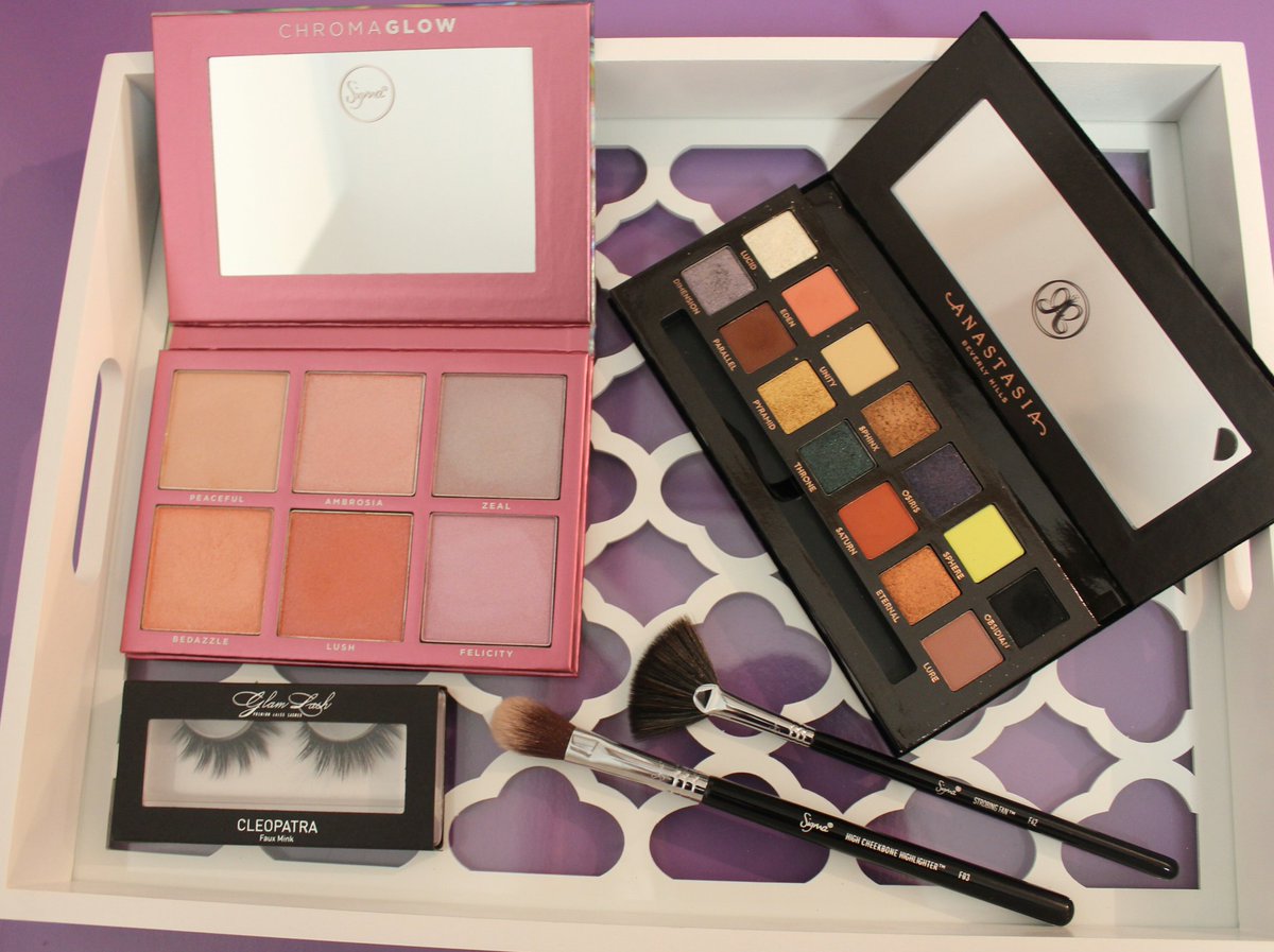glam_by_mk's tweet photo. My favorite products 
@ABHcosmetics #ABHPrism 
@SigmaBeauty #chromaglow
#makeup #sigmabeauty #abhcosmetics https://t.co/4a3EaaIbbg