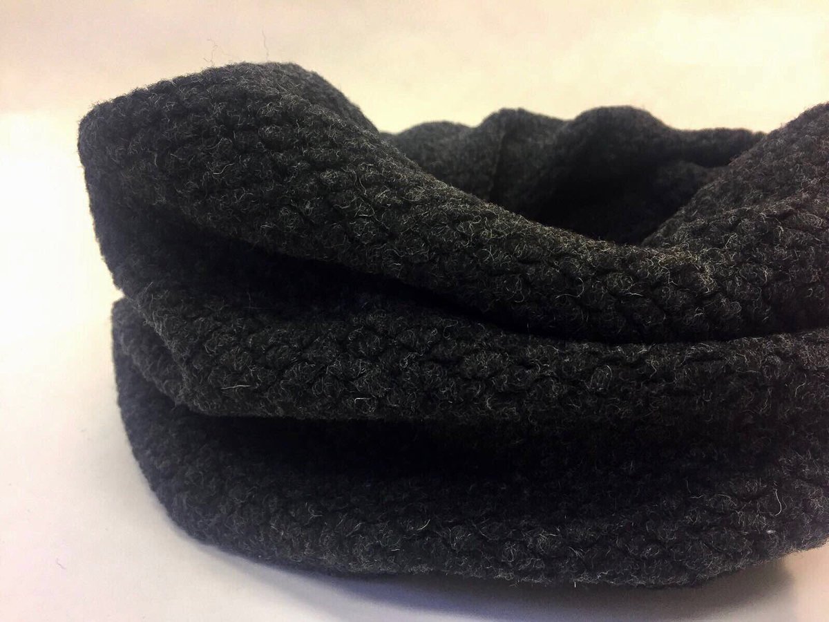 GoodWoolGoods's tweet photo. 🐑💛 En stiligt svart, varm och ullig multifunktionell tubhalsduk kommer att skydda dig från kylan och vinden! 🐑💛 #ullprodukter #ullhalsduk #ullsjal #ulligt #inspiration #tubhalsduk #tubsjal #hållbart #perfektjulklapp #bästajulklapp #julklappstips #fraktfritt #presenttips https://t.co/uFzg57kjJl