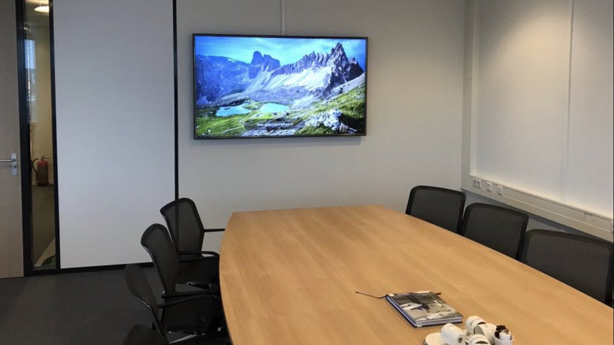 Nedtronics's tweet photo. Vandaag hebben de mannen van #Nedtronics prachtige tv’s opgehangen waaronder diverse #LG tv’s van 75”, 55”, 47” en 43” en een prachtige #epson beamer. Op dit hoofdkantoor van een autobedrijf met meer dan 13 vestigingen zullen deze toestellen veel gebruikt gaan worden. https://t.co/5b8UGZXB0T