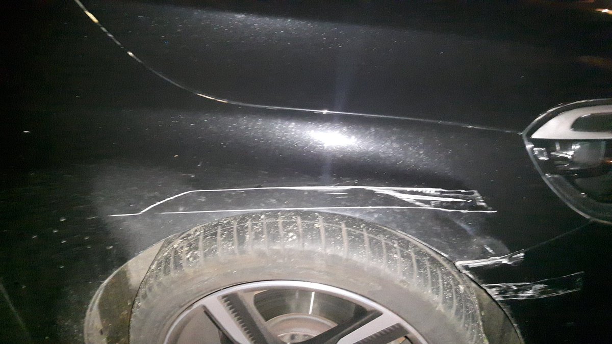 Lekker dan, dikke schade aan onze auto. De aanrijder met de Noorderzon vertrokken! Diep Triest!! Wie heeft iets gezien op parkeerplaats Lovinkstraat of Penningkruid Kampen?! RT aub