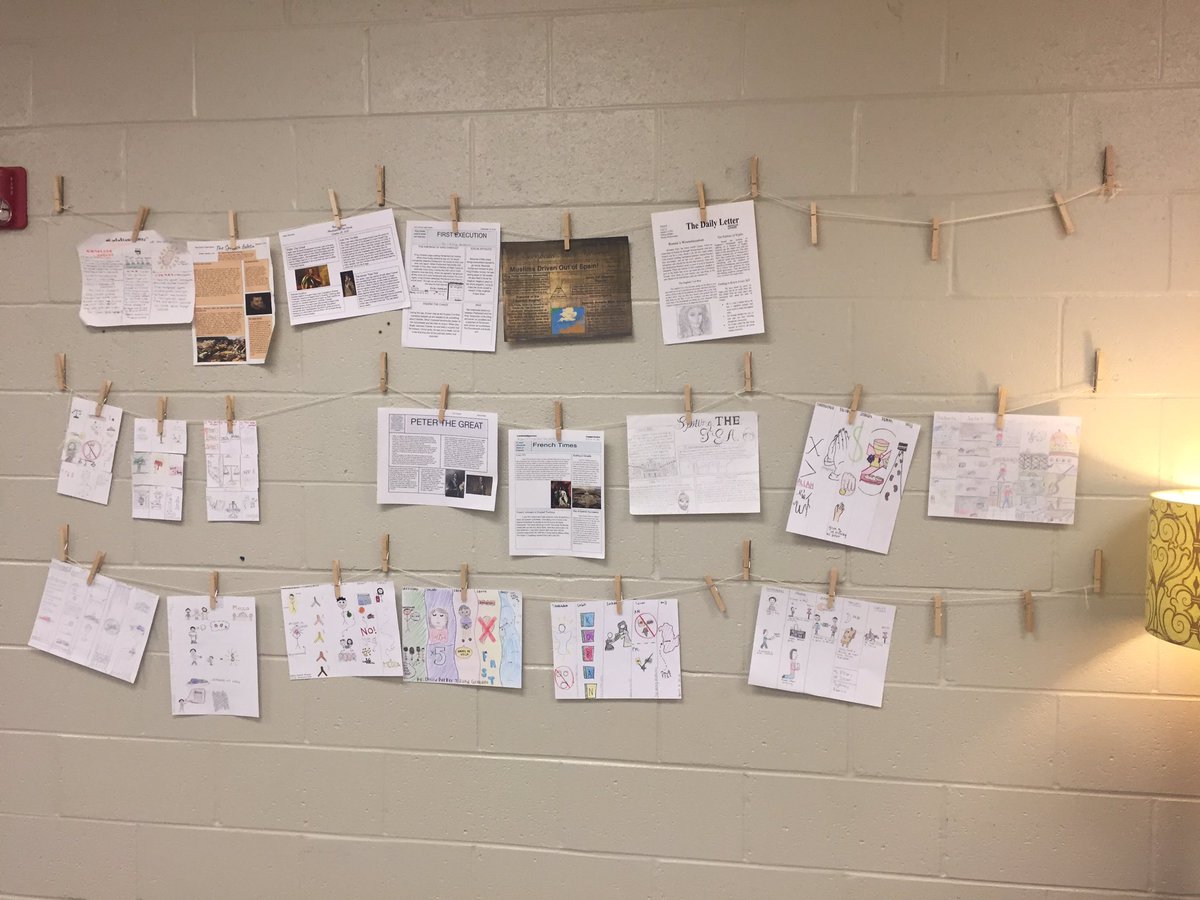 singletaryvhhs's tweet photo. Finally put my gallery wall together! Better late than never! #vhhs https://t.co/uMcQUliaOY