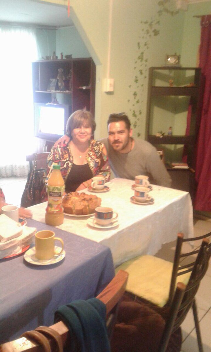 CastroCore's tweet photo. Preciosa jornada en compañía de mi madre Petruska Oyarzun y las 🔴Damas de Rojo, a quienes felicito por su tremenda entrega y labor, muchas gracias x todo su cariño y apoyo‼️🔜VOTA F-1️⃣1️⃣9️⃣
-/-Arturo Castro Oyarzun 
Consejero Regional 
❤️#Tocopilla ❤️#MariaElena https://t.co/bsYUPtEIm2
