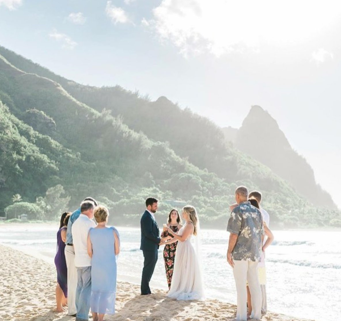 weddingweekhi's tweet photo. Repost by @raemarshall | Kara & Ryan eloped in Kauai yesterday and it was absolutely amazing! I can't wait to share more from this perfect evening celebrating with their families on this stunning island! For your chance to be featured tag your photos with #WWH2018 https://t.co/3f9VZ9alol