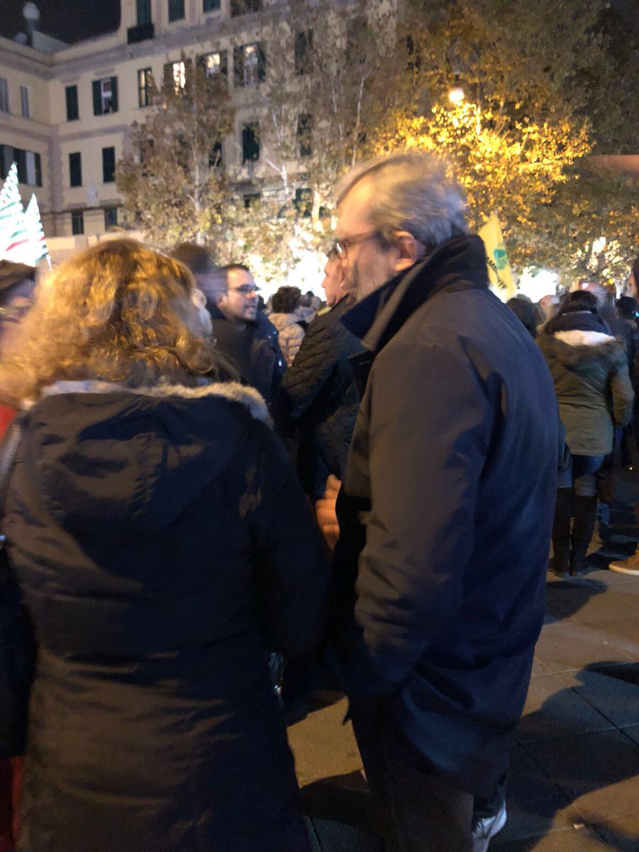 bobogiac's tweet photo. Oggi tutti ad #Ostia.
#Semprecontrolemafie, insieme, con fermezza, senza sconti, a viso aperto, con la forza della non violenza, del rispetto per le istituzioni e dello Stato. 
Noi ci siamo. https://t.co/8YX1Ky03qq