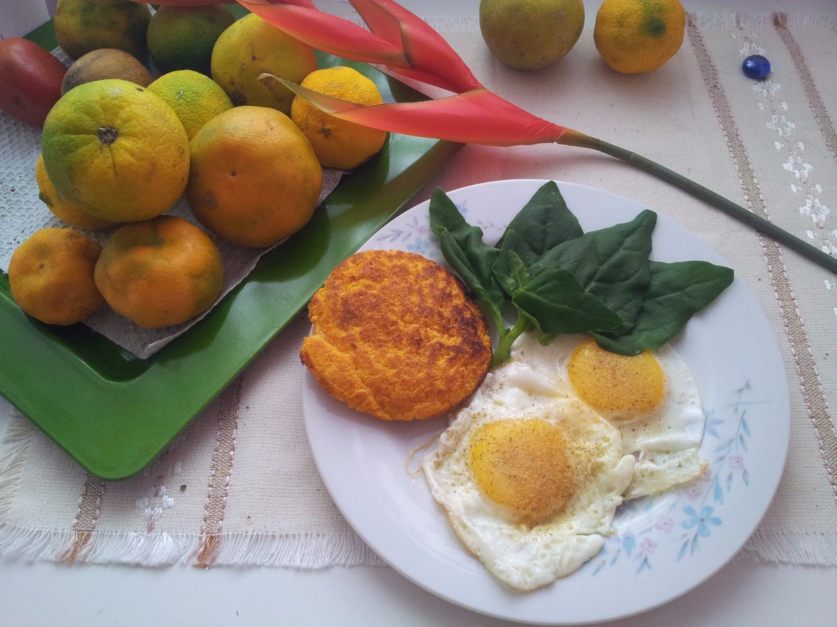 nutricionjarod's tweet photo. Para la #Cena de #Hoy te ofrezco esta opción #Nutritiva y #Saludable #Arepas de Maíz con Zanahoria y #Huevos Poché https://t.co/mb6KfI6laV https://t.co/z9aSsjx68R