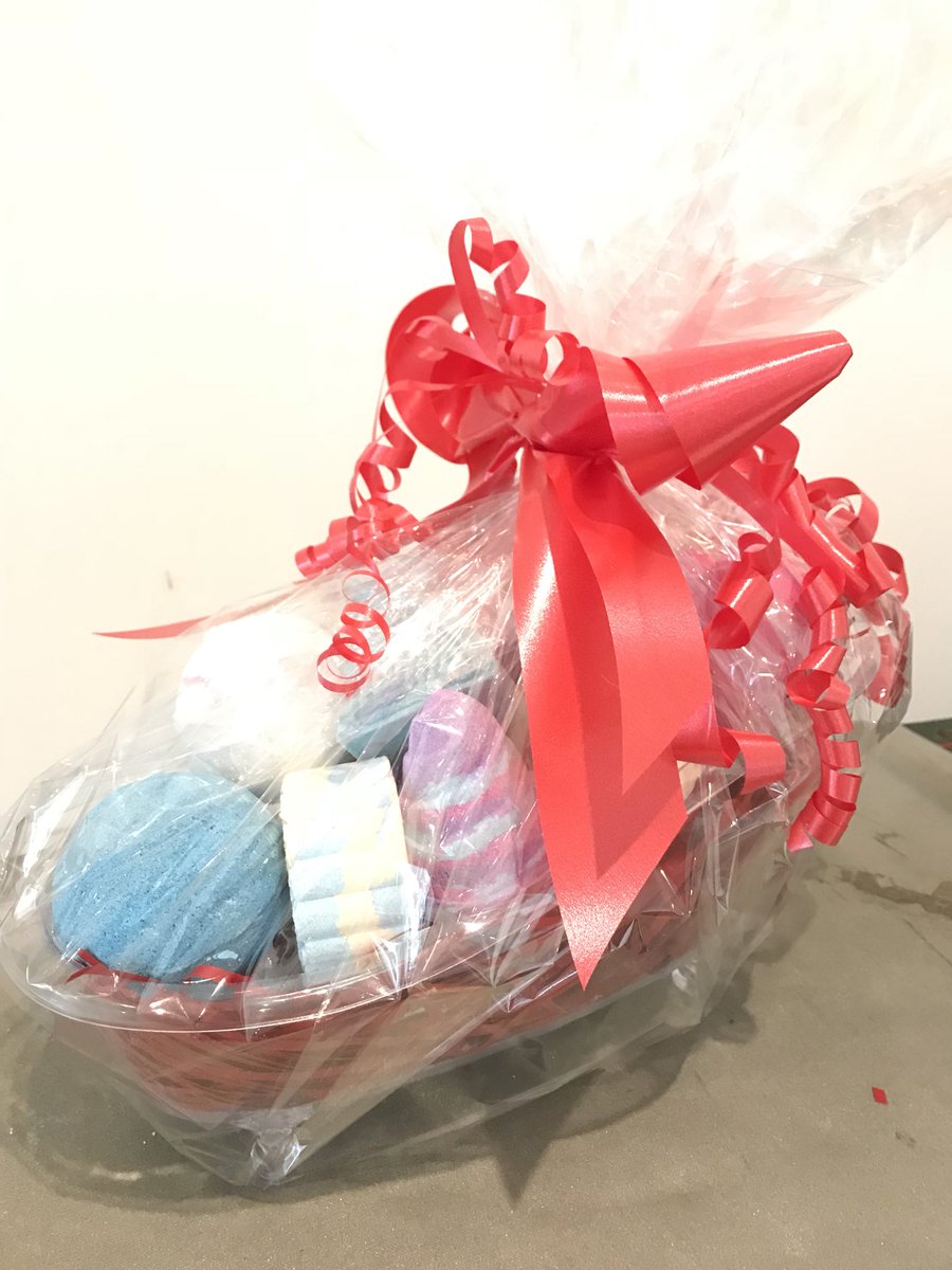 Brindles_BB's tweet photo. This is the hamper for the poll ❤️ https://t.co/kh6EYRaLdF