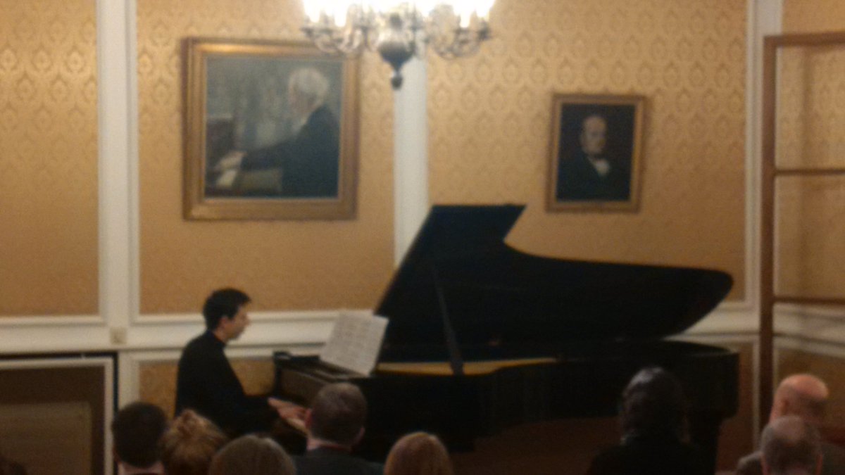 VELEN_in_EU's tweet photo. Fete polonaise du Corps Diplomatique
Polish Embassy https://t.co/n6jPzquIRt