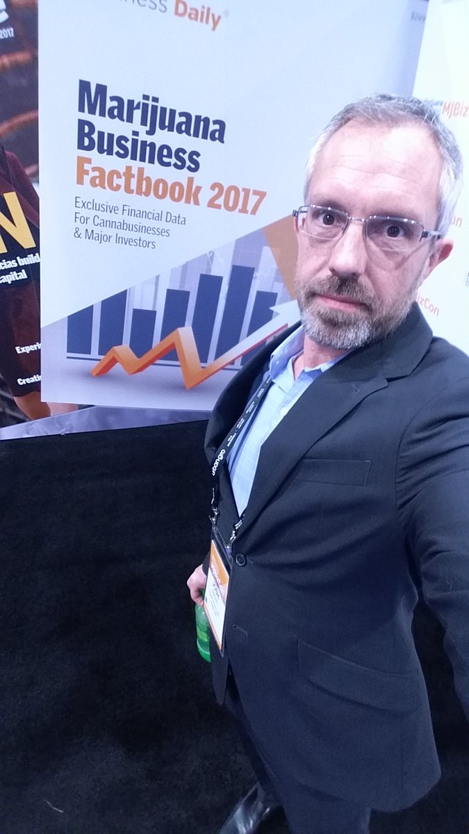 theTalkingHedge's tweet photo. The Current Landscape: Investing Trends
Justin #MadeByScience
Chris #MedMen
Steve #HalleyVenturePartners
Lisa #Cowen
#MJBizCon #Cannabis https://t.co/c4zewZldeQ